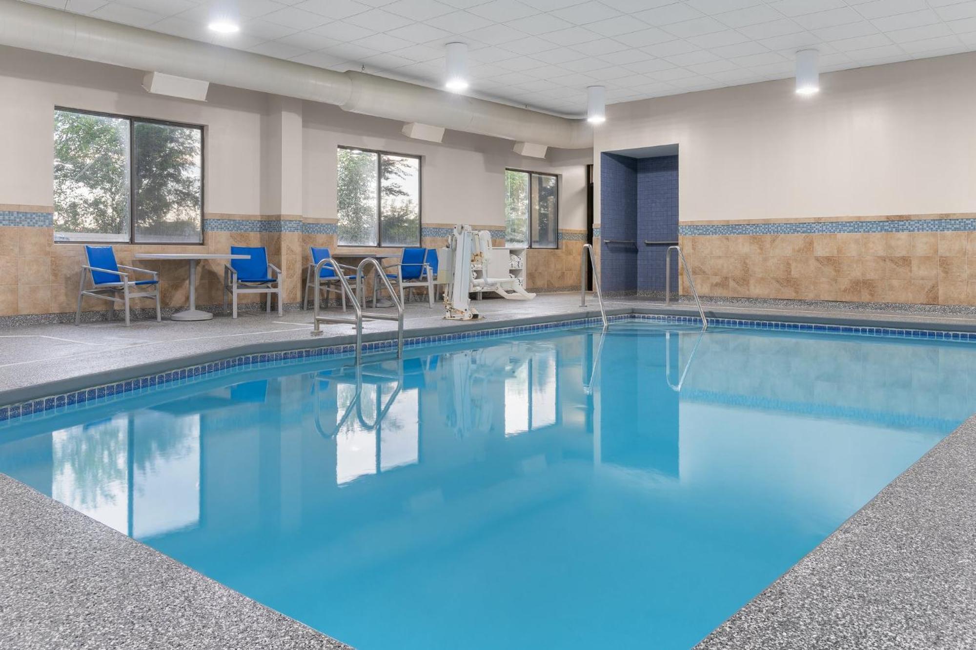 Holiday Inn Express Hotel & Suites Coralville By Ihg Eksteriør bilde