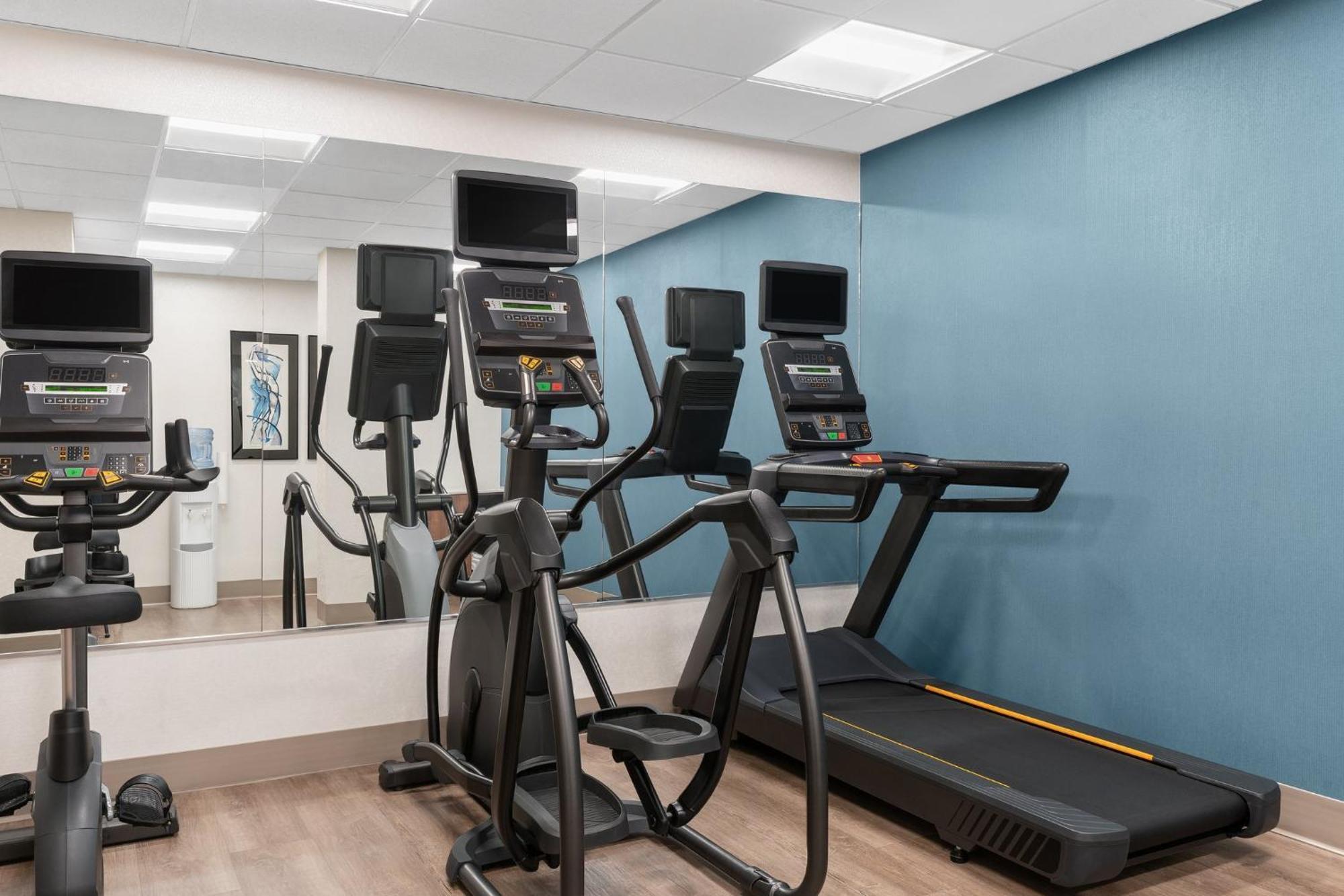 Holiday Inn Express Hotel & Suites Coralville By Ihg Eksteriør bilde