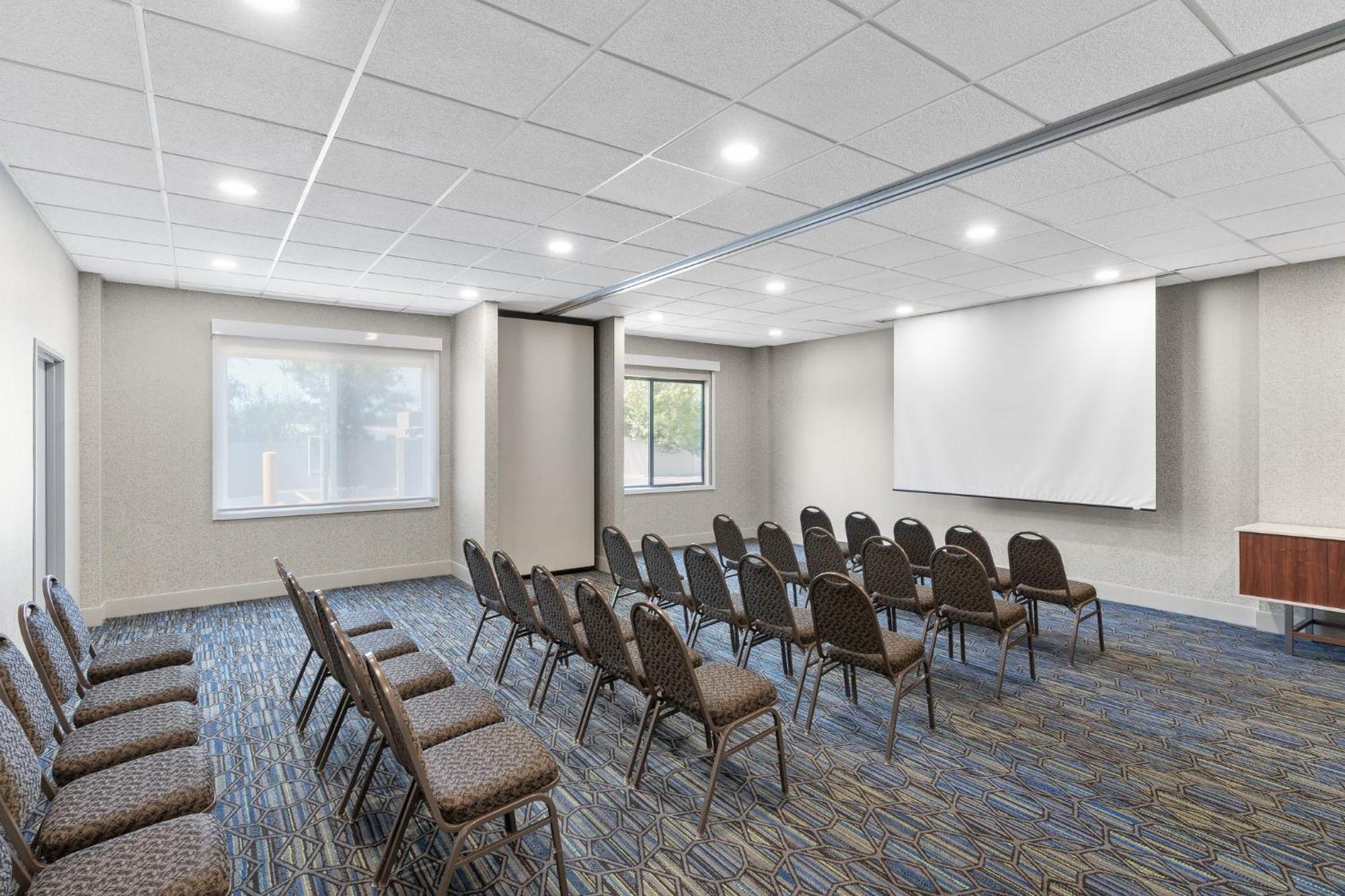 Holiday Inn Express Hotel & Suites Coralville By Ihg Eksteriør bilde