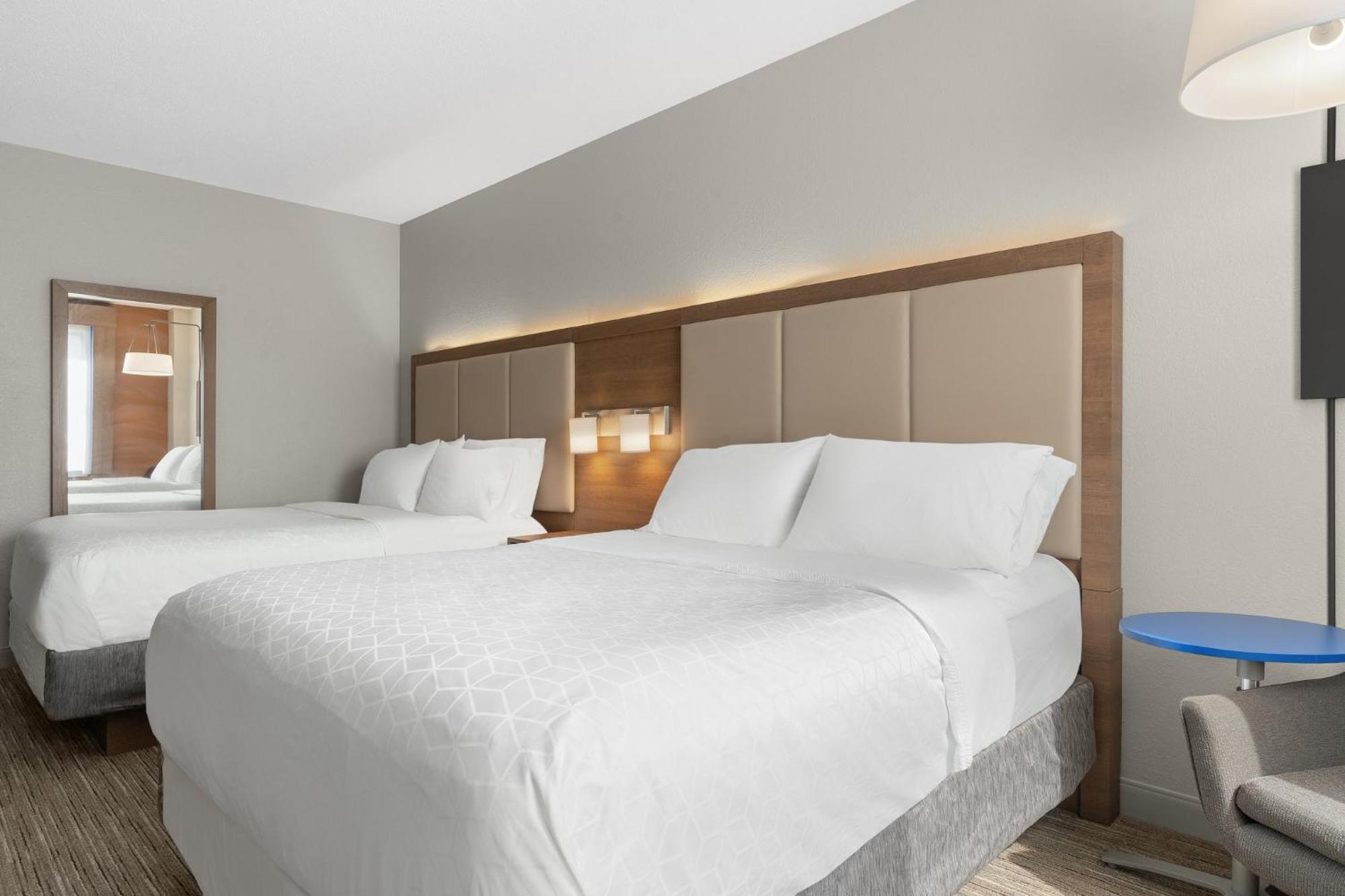 Holiday Inn Express Hotel & Suites Coralville By Ihg Eksteriør bilde