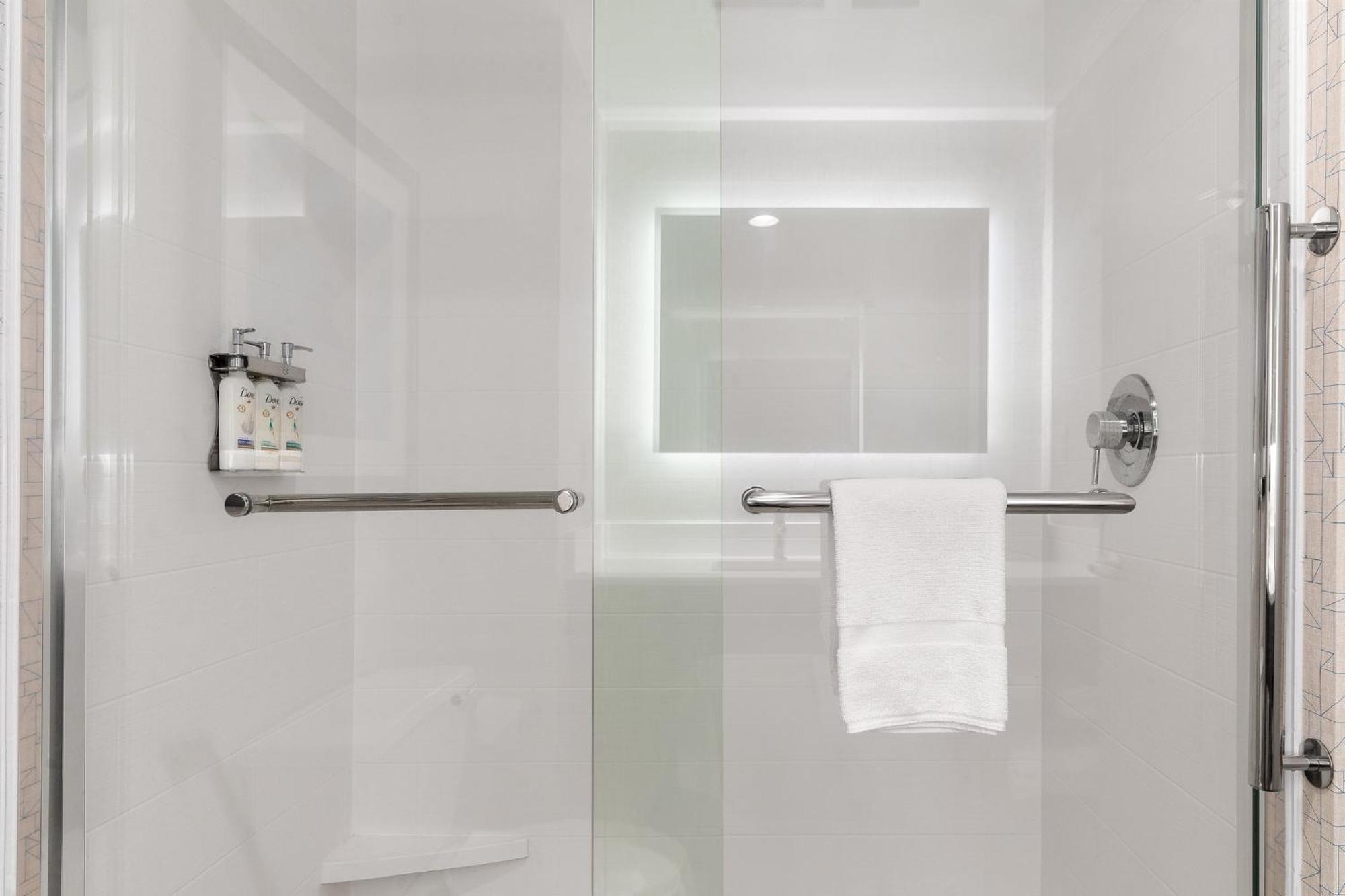 Holiday Inn Express Hotel & Suites Coralville By Ihg Eksteriør bilde