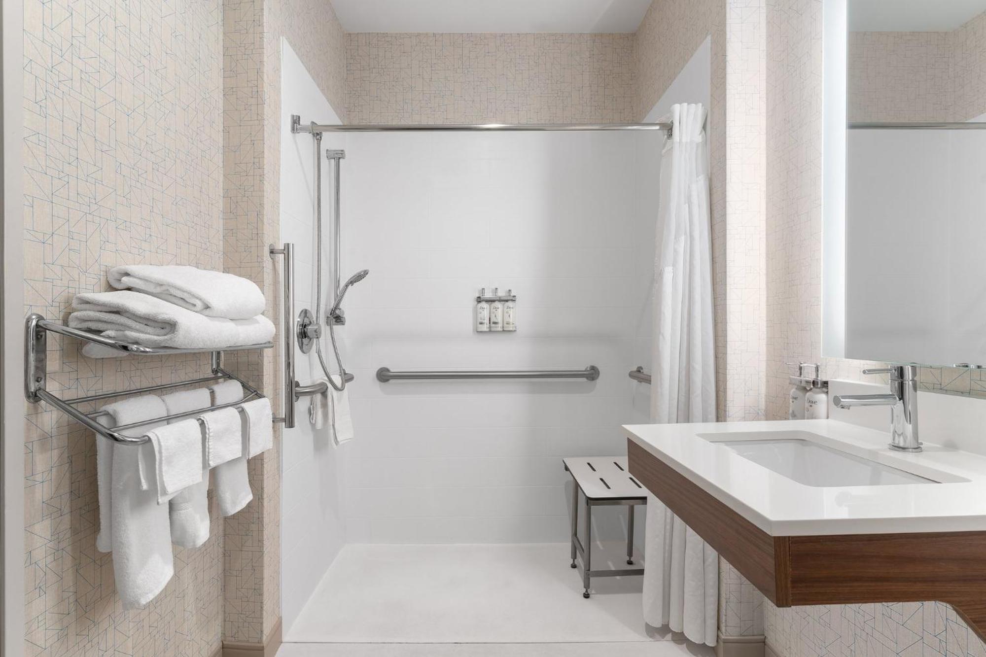 Holiday Inn Express Hotel & Suites Coralville By Ihg Eksteriør bilde