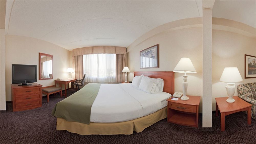 Holiday Inn Express Hotel & Suites Coralville By Ihg Eksteriør bilde