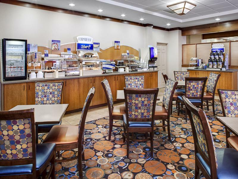 Holiday Inn Express Hotel & Suites Coralville By Ihg Eksteriør bilde
